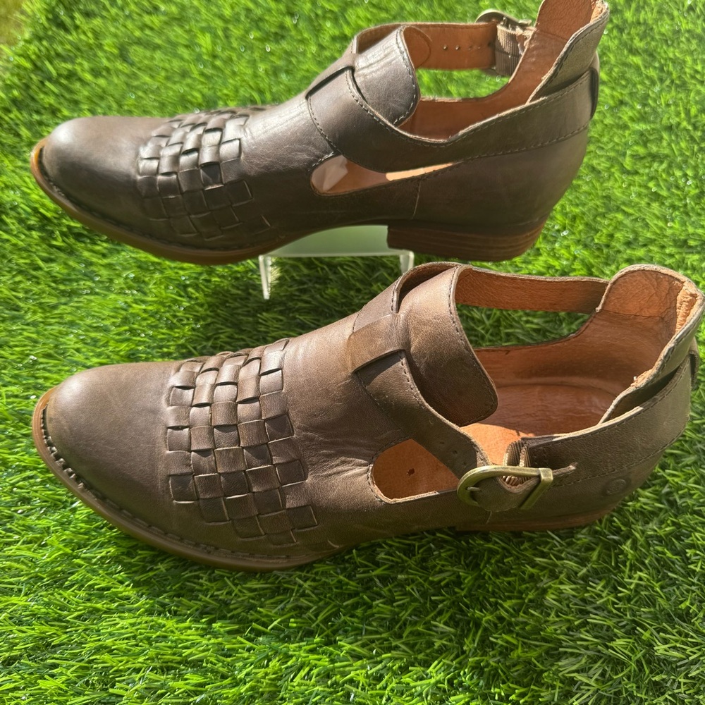 Born Viveka brown leather woven ankle booties Size 10M